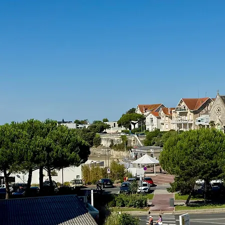 Apartment Location Pontalliac De 200 M2 A 50m De La Royan